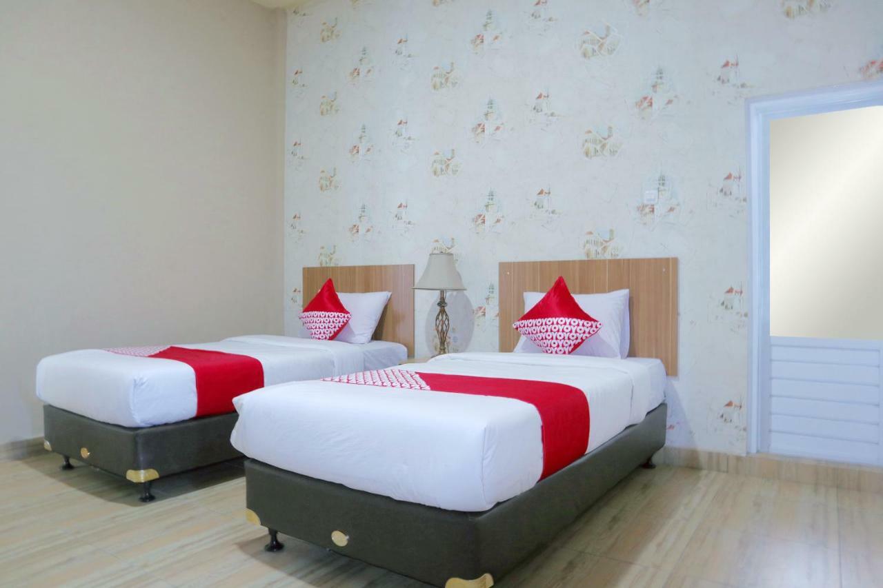 Oyo 1386 Hotel Grand Gabelo Bukittinggi Exterior foto